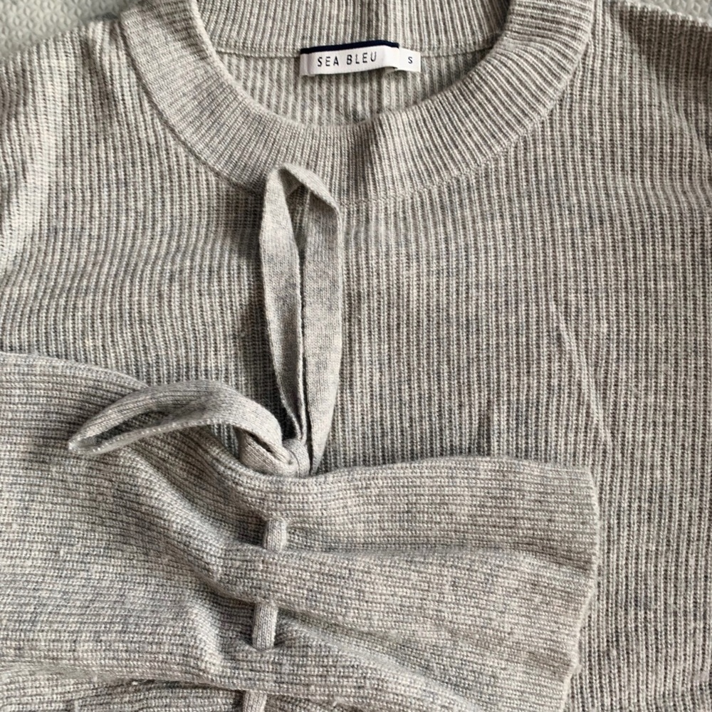 Cashmere Small sweater with bell sleeves